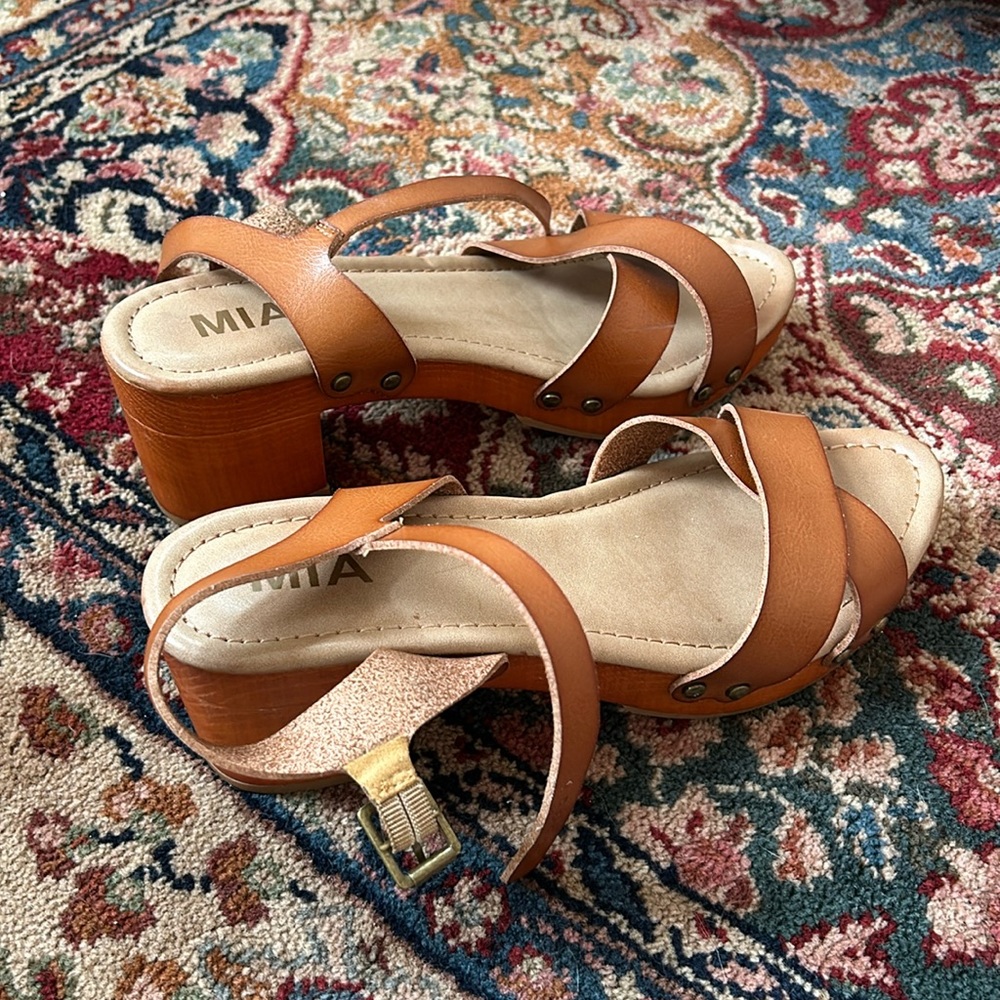 MIA wooden platforms
